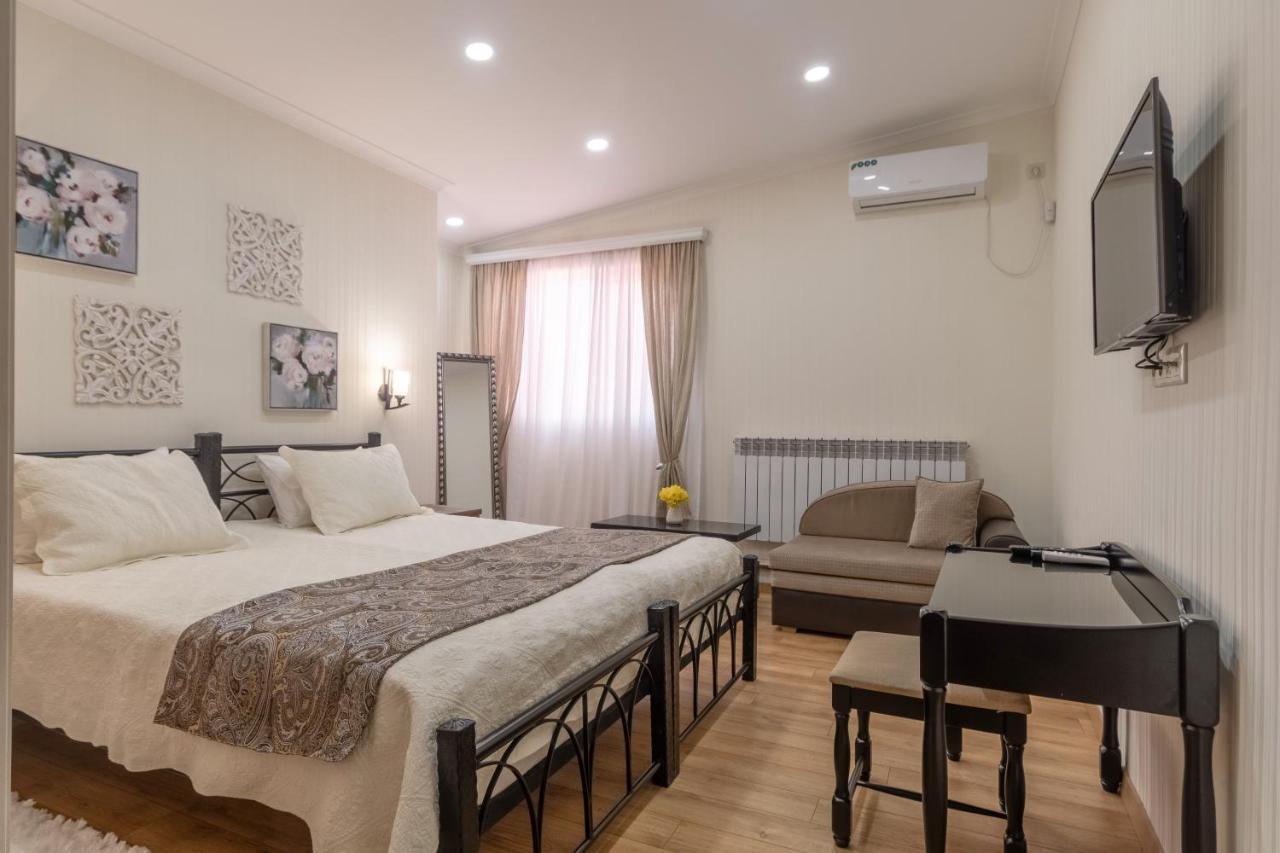 Q&B Hotel Tbilisi Eksteriør billede