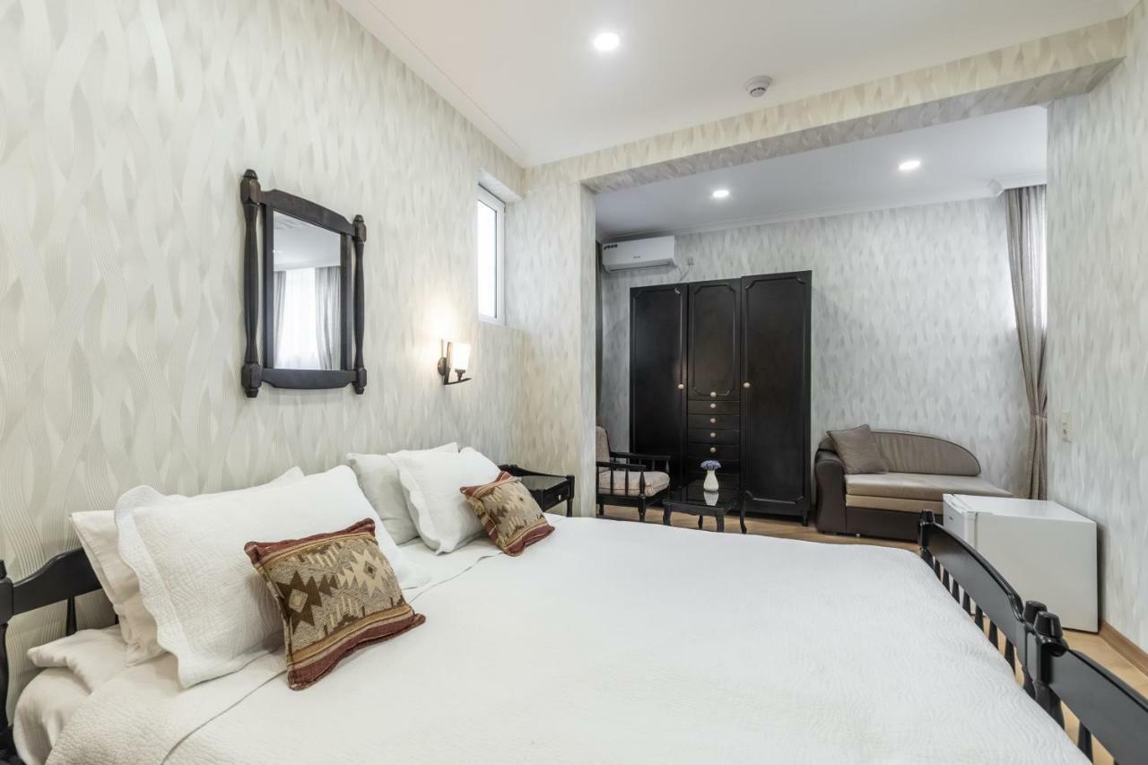 Q&B Hotel Tbilisi Eksteriør billede