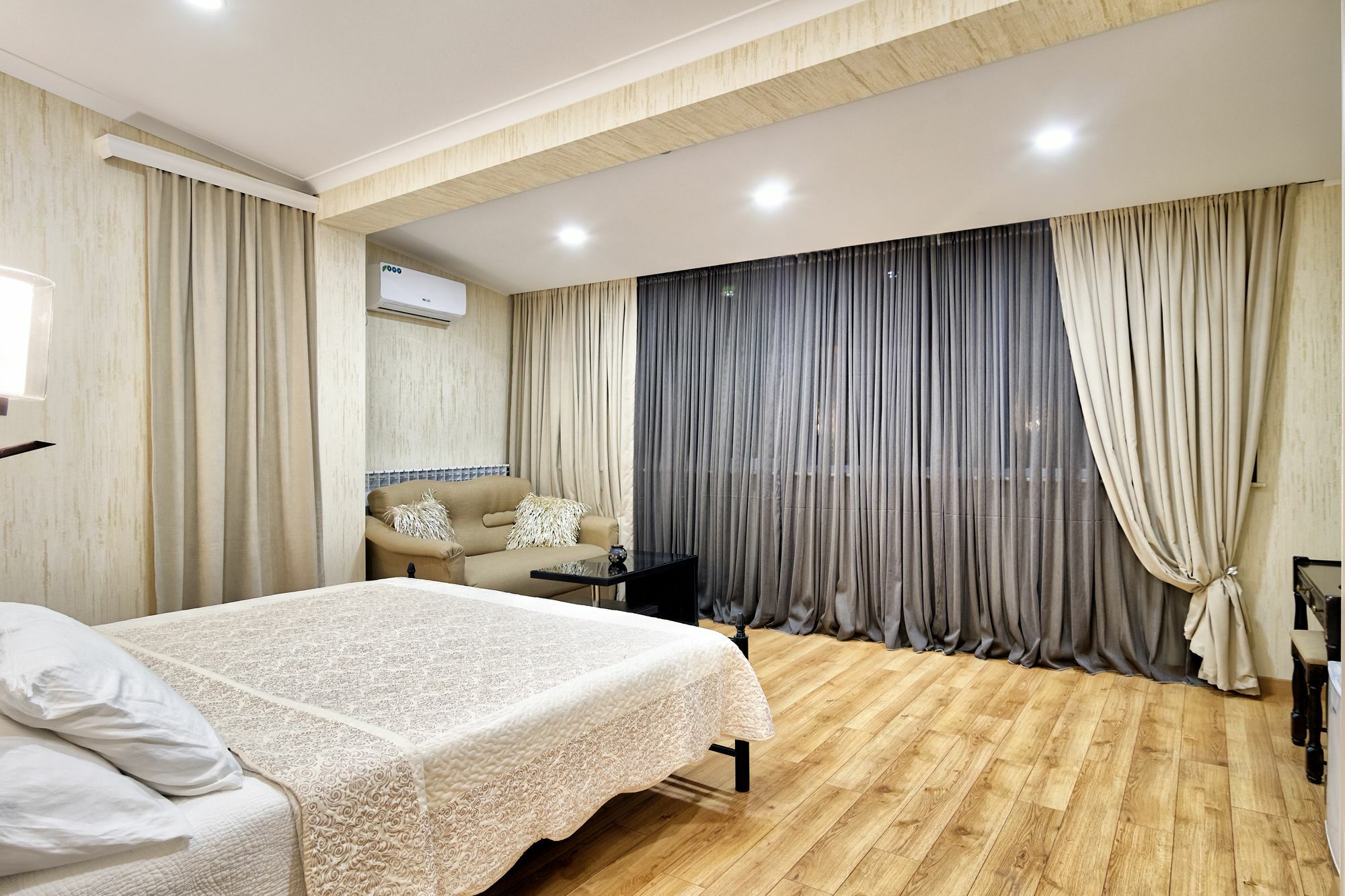 Q&B Hotel Tbilisi Eksteriør billede